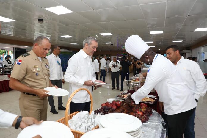 Luis Abinader reconoce labor de militares dominicanos en defensa de la patria