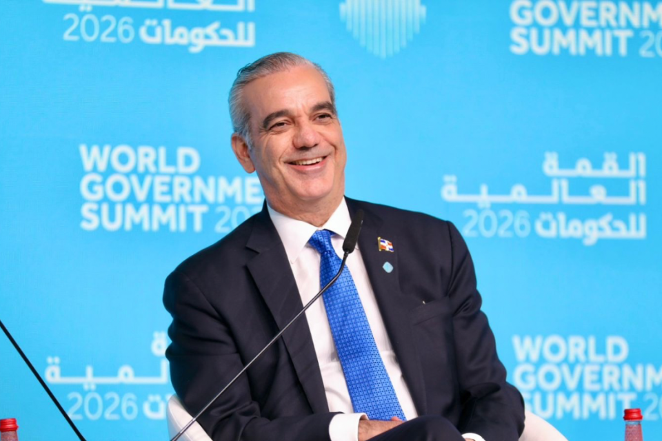 El presidente Luis Abinader regresa al país tras exitosa jornada en Emiratos Árabes Unidos