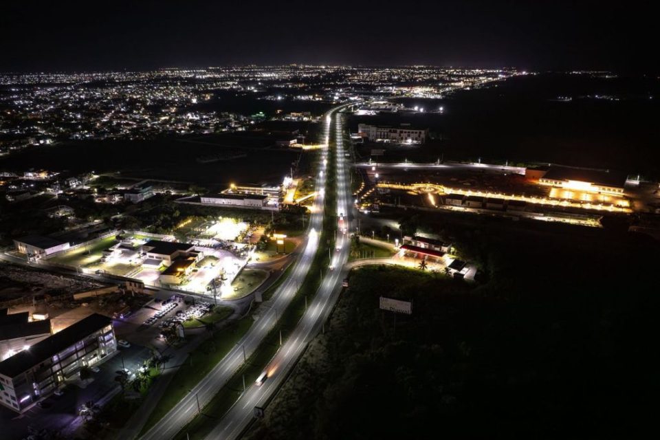 RD Vial ilumina 200 kilómetros de carreteras con energía solar