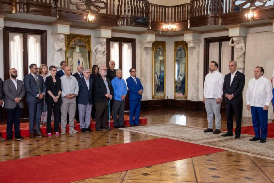 Luis Abinader juramenta el comité gestor del Observatorio Ambiental