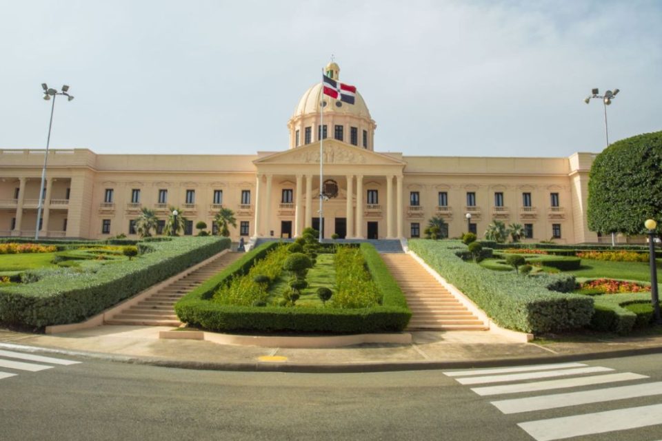 Presidente Abinader establece comisión para el funcionamiento del Museo Histórico de la Gesta de Abril