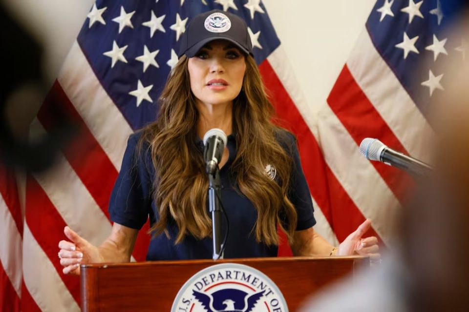 Donald Trump reemplaza a la secretaria de Seguridad Nacional