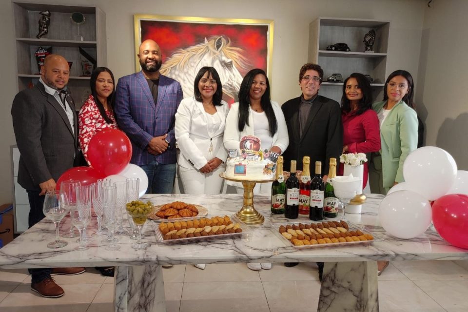 Casos e Impacto celebra su primer aniversario con una transmisión especial en vivo