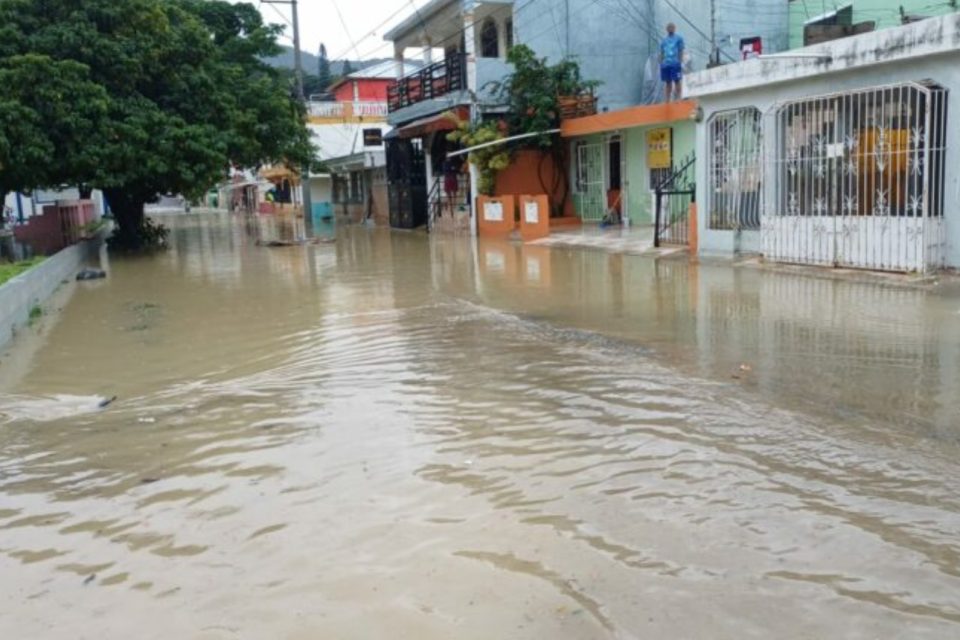 Inundaciones en varios sectores del país debido a lluvias fuertes y persistentes