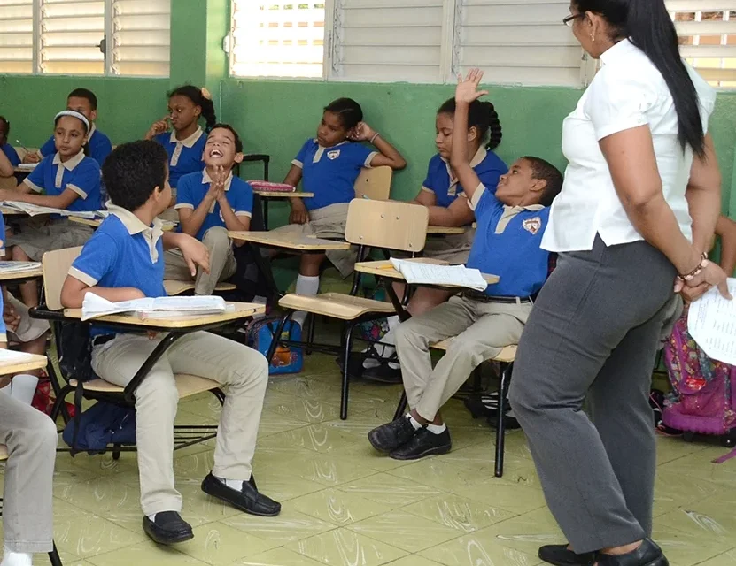 Ministerio de Educación suspende clases en provincias afectadas por fuertes lluvias